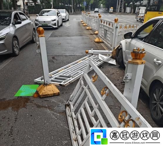 護欄遭殃-車主揚長而去：友熱炒的奇聞怪談