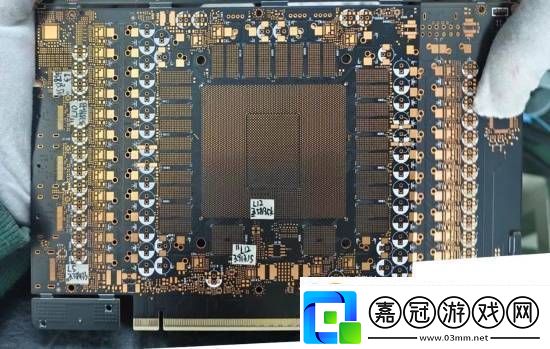 RTX-5090-PCB板曝光！GDDR7顯存和龐大的BGA封裝